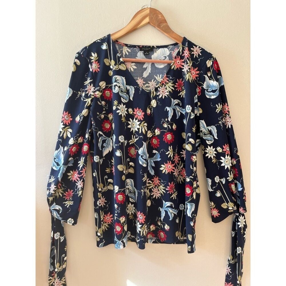 Ann Taylor Sz M Blue‎ Navy Pullover V Neck Blouse Floral Stretch Bow Tie Cuff